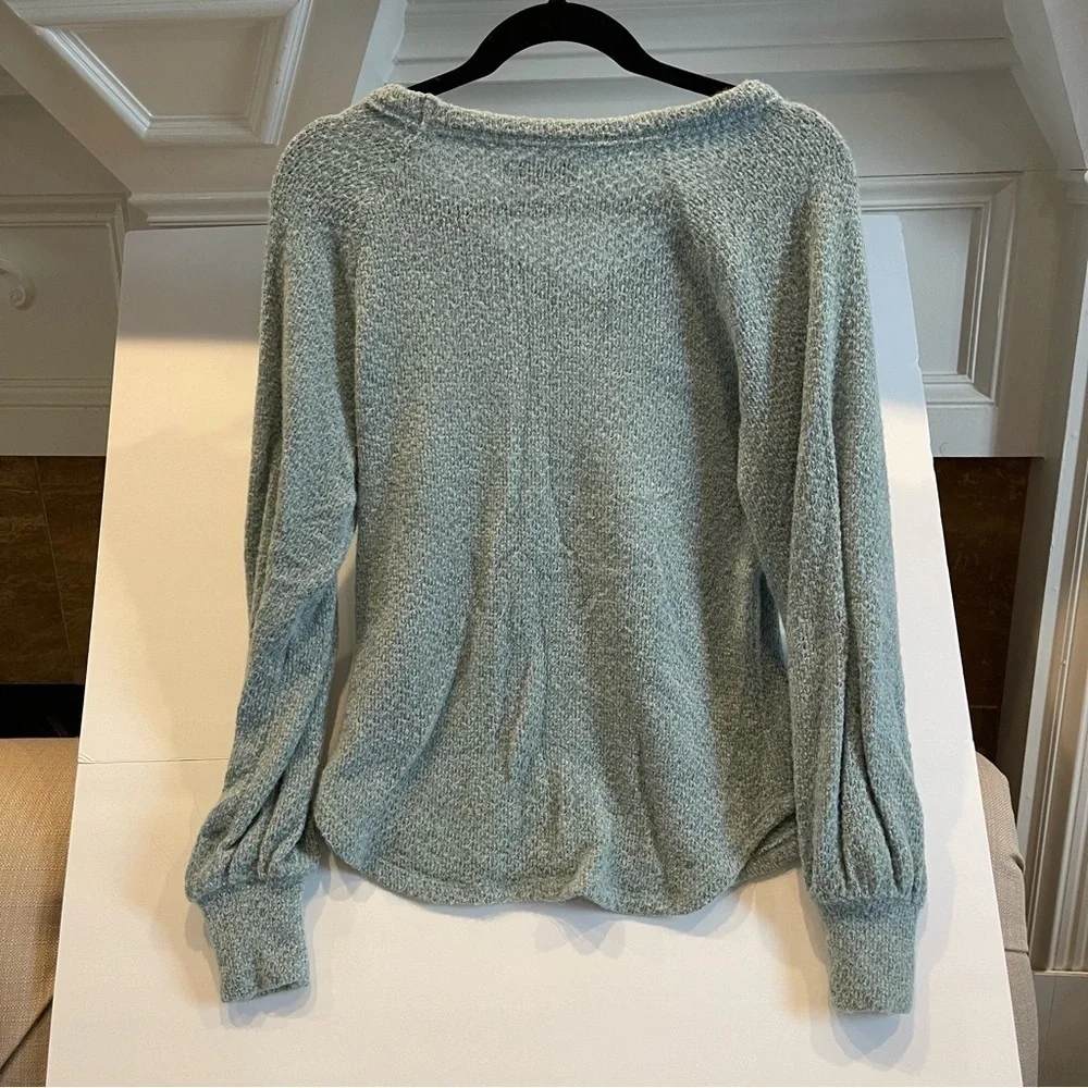 AE: HOLLISTER KNIT LONG SLEEVE SOFT SWEATER- GREEN - SIZE S